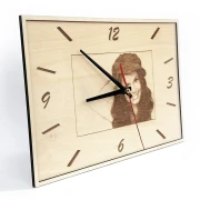 Wanduhr aus Holz mit Fotos (gerahmt)