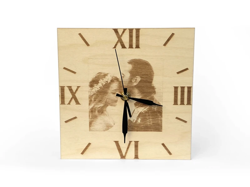 Wanduhr aus Holz mit Foto (Quadrat)