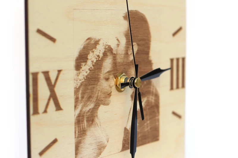 Wanduhr aus Holz mit Foto (Quadrat)