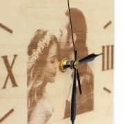 Wanduhr aus Holz mit Foto (Quadrat)