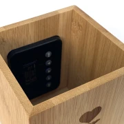 Stiftehalter mit Digitaluhr aus Holz, personalisiert