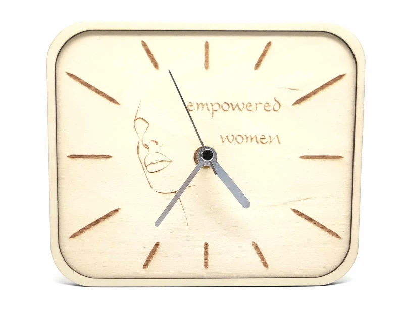 Wanduhr empowered Woman