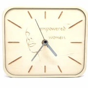 Wanduhr empowered Woman